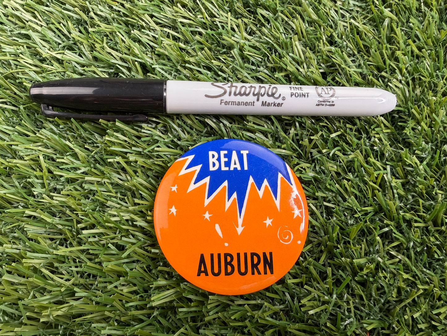 Vintage Florida Gators Beat Auburn Button