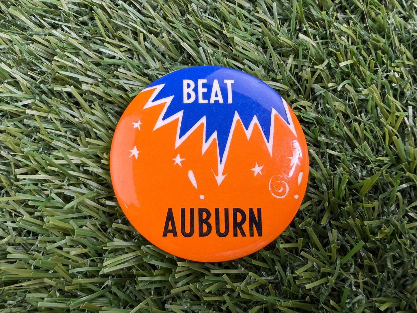 Vintage Florida Gators Beat Auburn Button