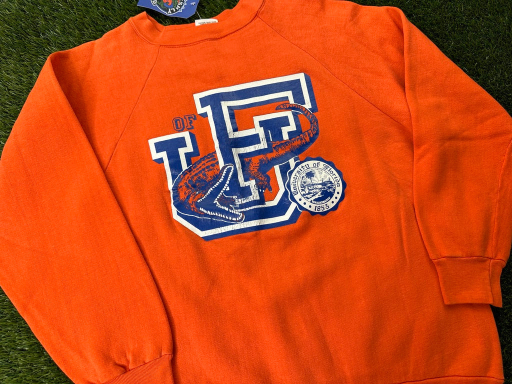 Vintage online Gators University of Florida Merry Kissmass Crewneck Sweatshirt Tultex Made USA Size Large Swamp UF Orange Blue Alligator Christmas